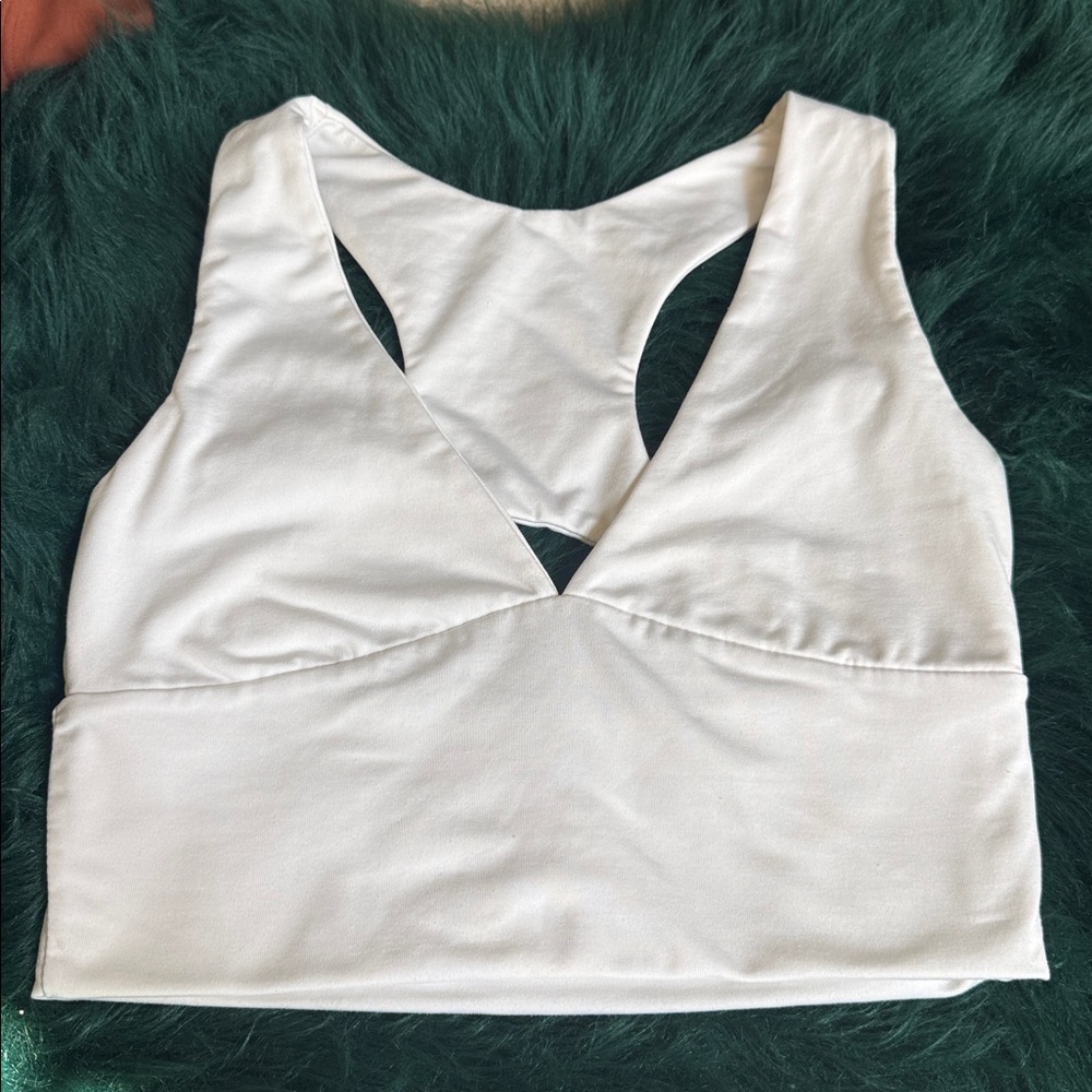 🖤Pick 5/$25 White Crop Workout Tank - Size Small